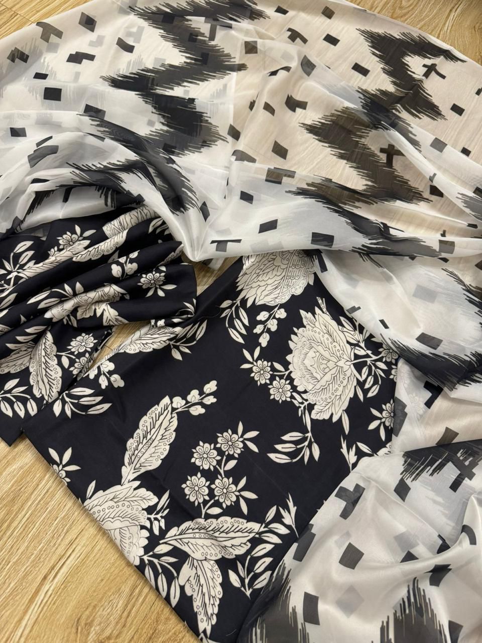 Swiss Lawn Digital Print 3Pc Dress Silk Duppta SW-030